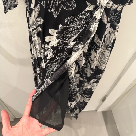 Bardot Frankie Frill Black and White Floral Hi-Lo Hem Cold Shoulder Dress - Picture 4 of 9